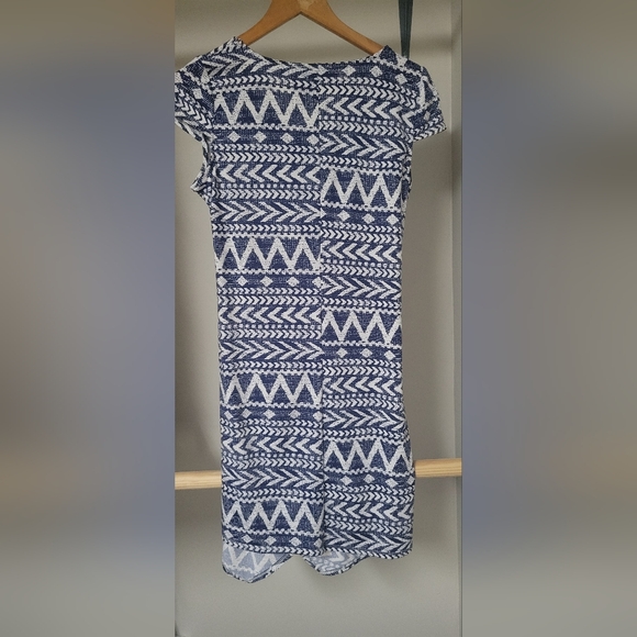 Pattern Dress - Picture 3 of 4